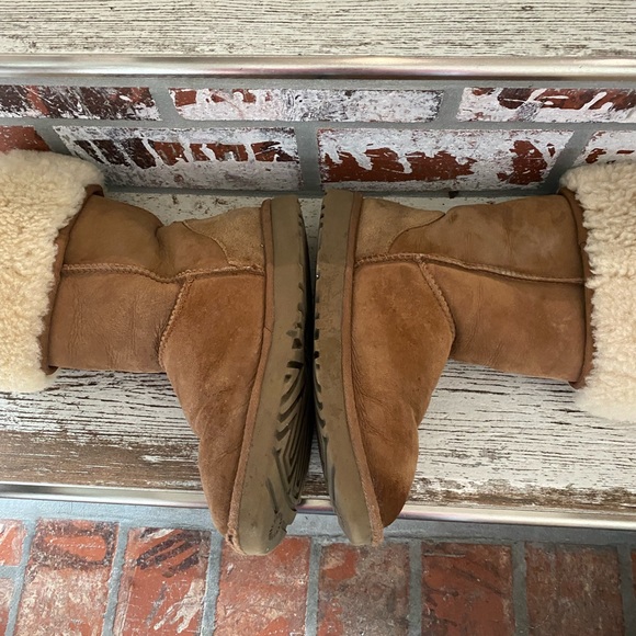 CLASSIC UGGS! Wear them rolled up or down!! Well loved w/ LOTS of life left 😎😎 - Picture 4 of 12